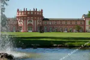 Uno Hotel Am Schlosspark, Висбаден