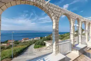 Awesome Home in Stanici With Wifi and 2 Bedrooms, Tice