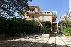 Gabbiano House, Монделло