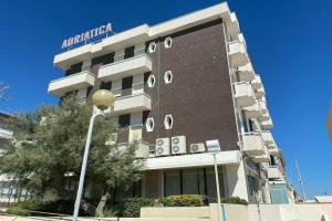 Hotel Adriatica, Римини