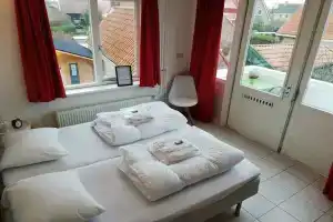 De Vlindertuin Ameland, Нес