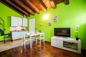 Bright Apartments Desenzano - Carducci City Centre, Десензано-дель-Гарда
