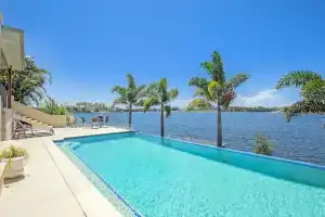 Lakehouse Family Oasis, Голд-Кост