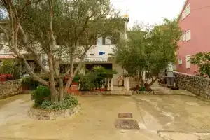 Apartments Dragutin, Kornić
