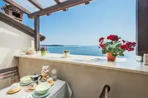 Nice Home in Novigrad With Wifi and 1 Bedrooms, Новиград