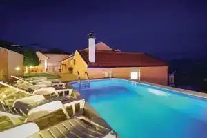 Awesome Home in Podaca With Wifi, Outdoor Swimming Pool and 1 Bedrooms, Градач