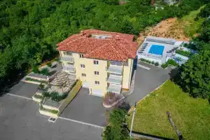 Amazing Apartment in Kostrena Sveta Lucij With Outdoor Swimming Pool and 3 Bedrooms, Риека