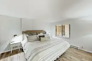 New Listing! Modern - Steps To Gondola! 2 Bedroom Condo, Эйвон