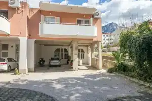 Apartment Denis, Башка Вода