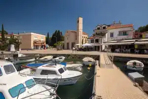 Apartments Djuro, Малинска