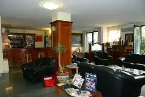 Ascot Lodging, Галларате