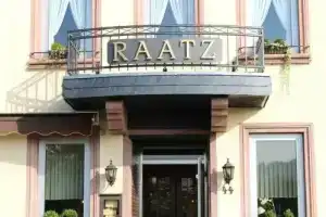 Hotel Raatz, Лизер