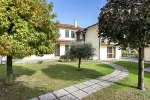 Home Near Venice, Фаваро-Венето