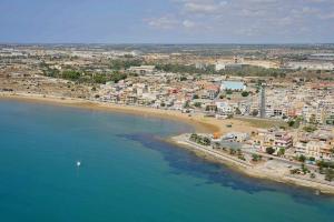 Laghetto Casesicule Casa Vacanza Con Veranda Spiaggia A 250 Mt, Марина-ди-Модика