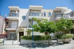 Apartments Eleni 4 Seasons, Ханиоти