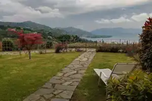Lake Maggiore View Apartment, Мейна