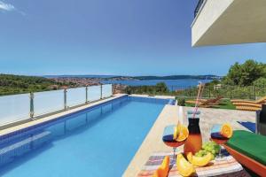 Beautiful Home in Trogir With Sauna, Wifi and 6 Bedrooms, Трогир