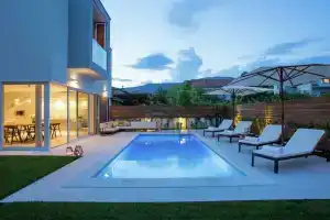 Luxurious Villa in Dalmatia With Private Pool and Garden, Кастель Стари