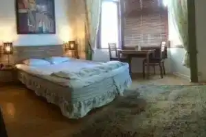 Appart-Hotel Maison de la Lune - Petite Auberge D'Etterbeek, Брюссель