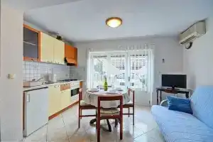 Apartment 43, Пула
