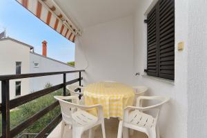 Apartment 106, Štinjan