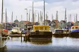 Hövell, Алмере