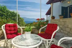 Awesome Apartment in Postira With 5 Bedrooms and Wifi, Postira