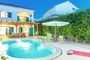Charming Villa With Spacious Rooms and Private Swimming Pool in the Lavender Island of Hvar, Хвар