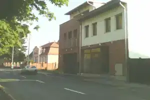 Bástya Apartmanház, Шарвар