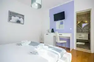 Apartment and Rooms Duja, Затон