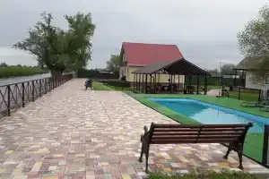 Рыболовная база «ПЛЕСъ», Караульное