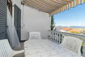 Beautiful Home in Malinska With Wifi and 2 Bedrooms, Малинска