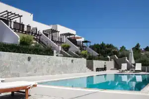 Southern Dreams Apartments, Геннади