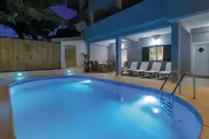 Beautiful Home in Omis With Wifi and 3 Bedrooms, Tice