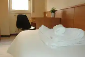 UniHo Hostel, Павия