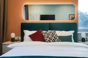 Современная студия Голубая с ванной у озера, Калининград