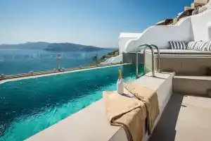 Elite Luxury Suites, Ия