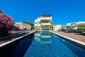 Villa Olive Garden Apartments, Сукошан