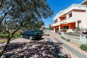 Brane - Free Parking - A5 Martina, Задар