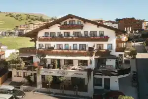 Alpina&more Apartments i Zimmer, Зерфаус
