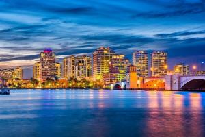 Sunset Home West Palm Beach/close to Downtown Shops Pet Friendly, Уэст-Палм-Бич