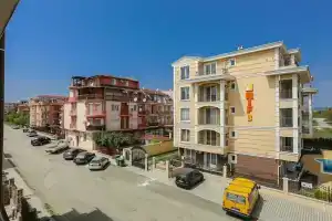 Family Double Room in Dafinka Guest House, Равда