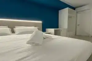 King's Rooms, Термоли