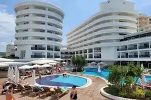 Laguna Beach Alya Resort & Spa, Окурджалар