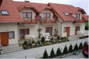 Anna Apartman, Бюк