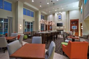 Hampton Inn & Suites Mobile I-65@ Airport Blvd, Мобил