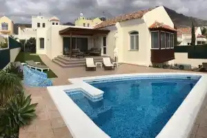 Villa Lemon, Адехе