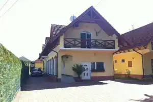 Hortenzia Apartmanház, Балатонлелле