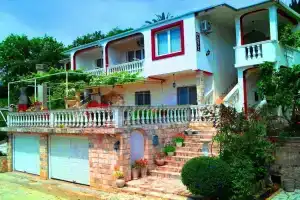 Villa Lastva Apartments, Тиват