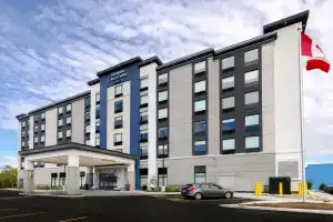 Hampton Inn & Suites by Hilton Burlington Toronto, Берлингтон